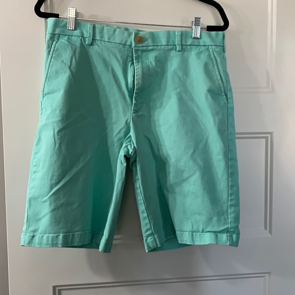 Izod men’s shorts. Gently used. Color is Aqua.